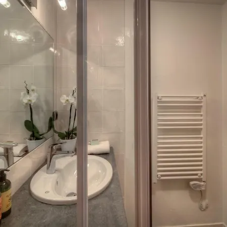 Apartment Les Bossons Sleeps 4 *