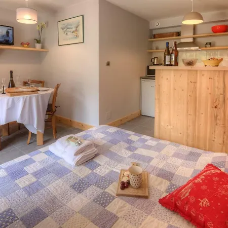 Apartment Les Bossons Sleeps 4