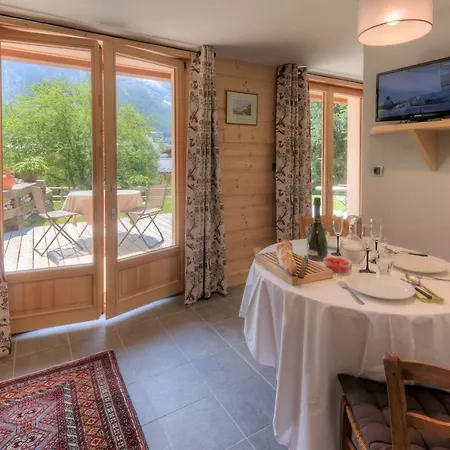Apartment Les Bossons Sleeps 4 *
