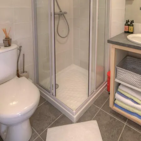 Apartment Les Bossons Sleeps 4 *